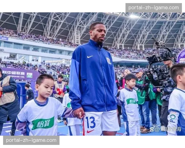 前英超球星与上海申花传绯闻，俱乐部未予置评